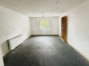 Lounge- click for photo gallery